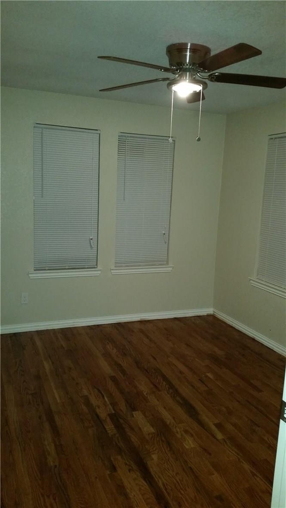 1925 W 10th Street - Photo 9