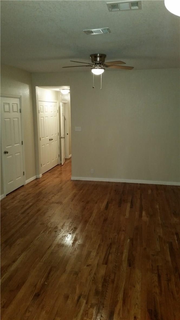 1925 W 10th Street - Photo 1