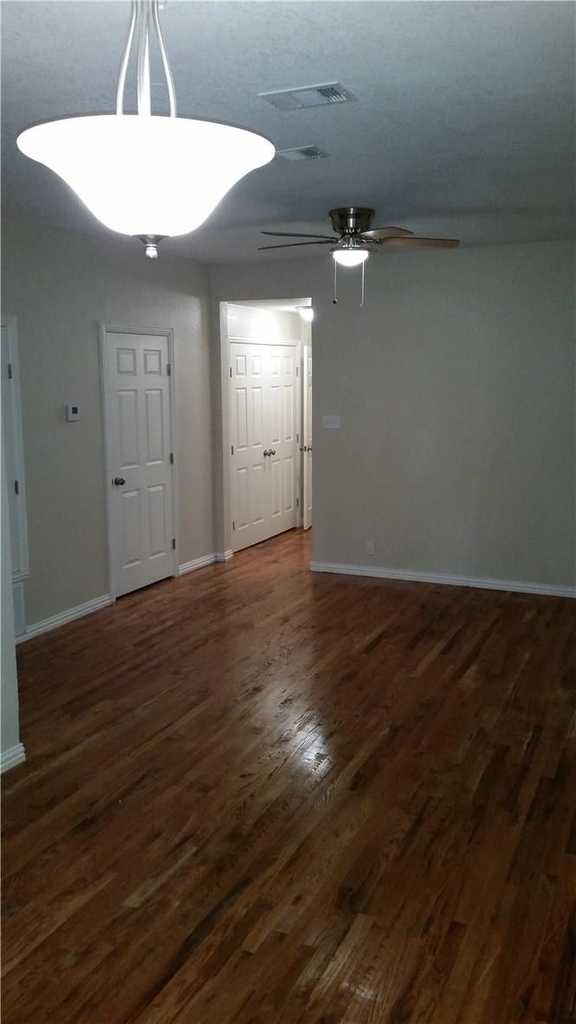 1925 W 10th Street - Photo 0