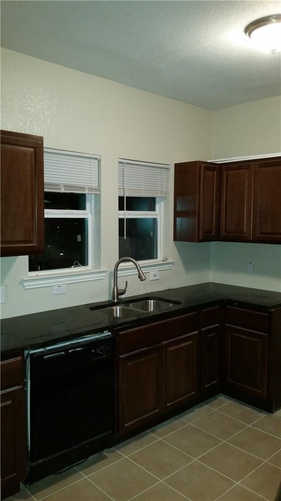 1925 W 10th Street - Photo 12