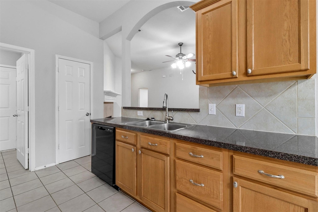 1201 Caroline Drive - Photo 7