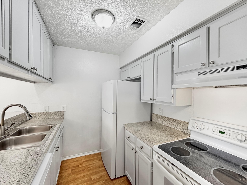 536 Guerin Drive - Photo 4