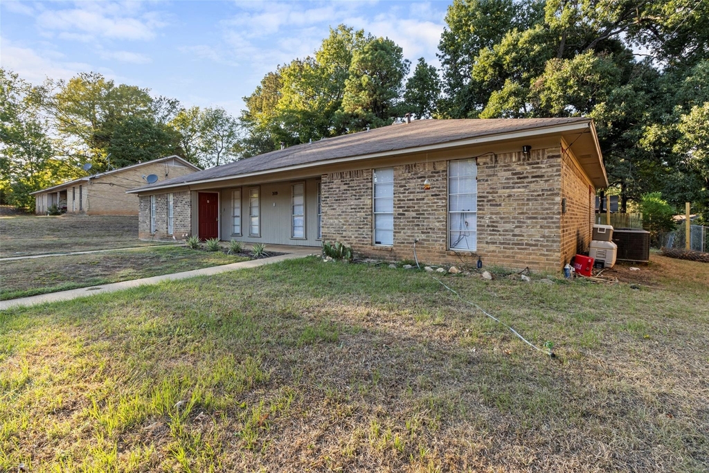 309 Blake Drive - Photo 0