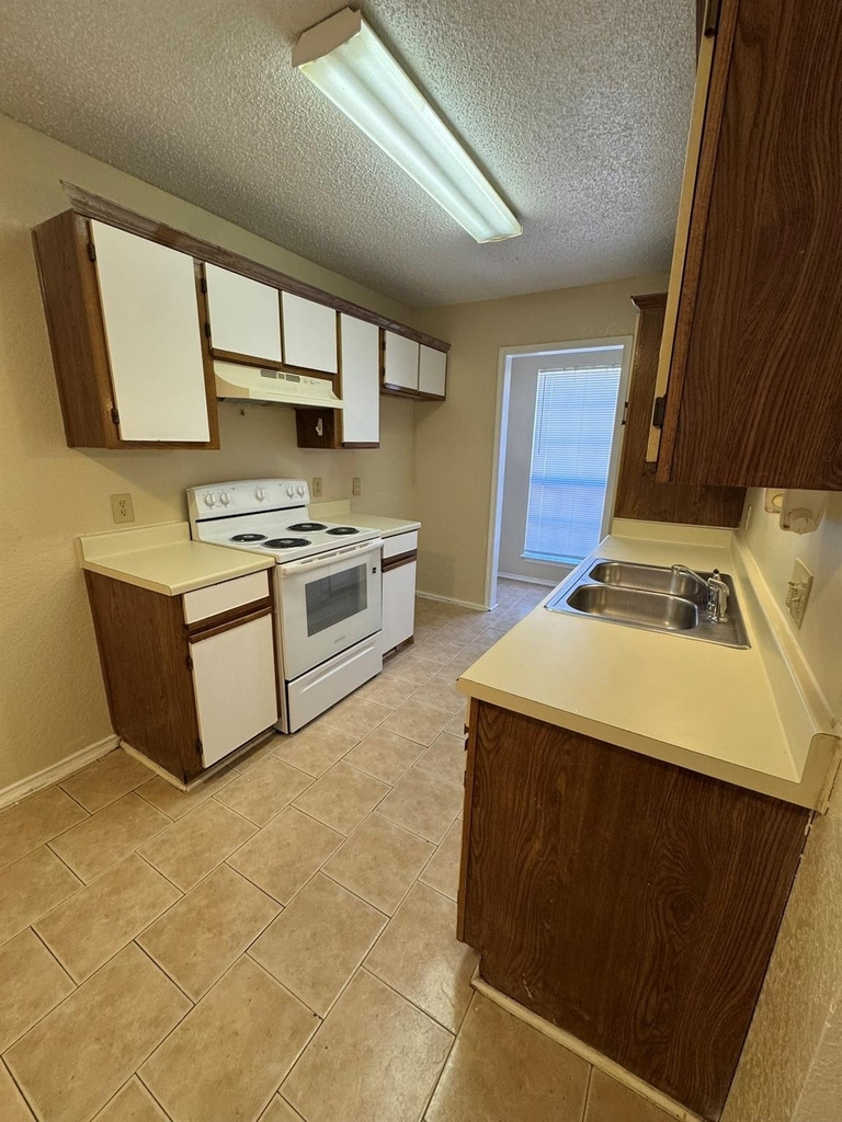 4512 Mizzenmast Court - Photo 4