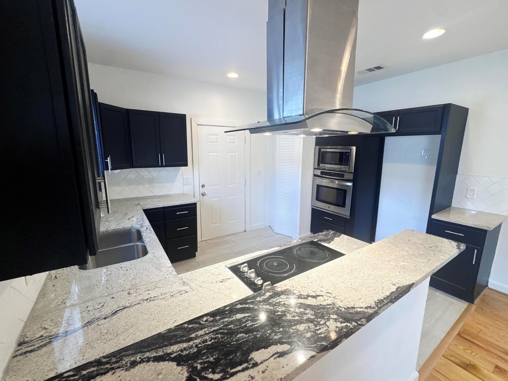 406 Lansing Street - Photo 0