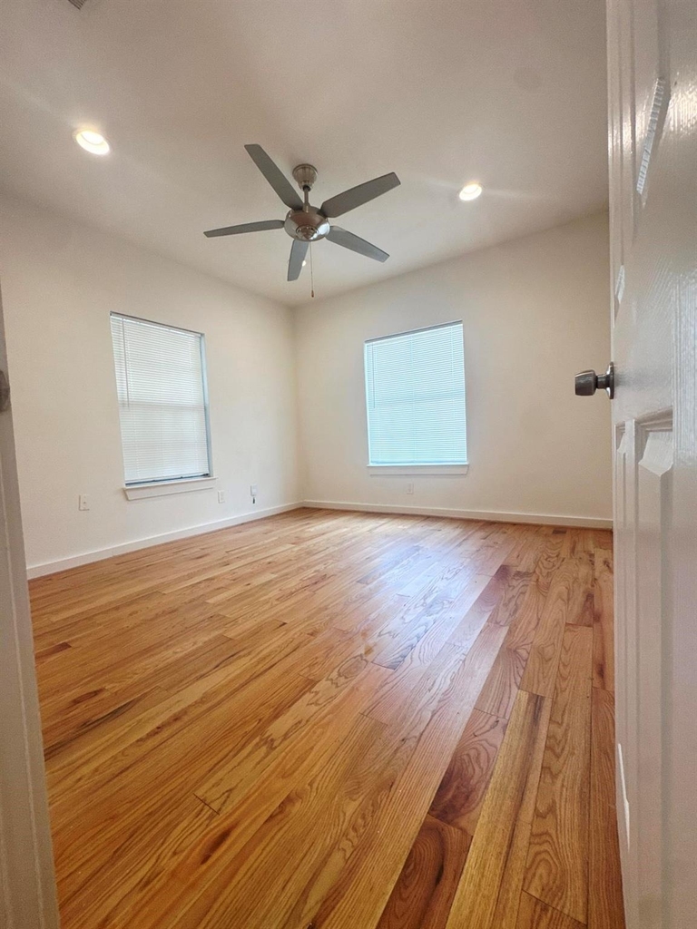 406 Lansing Street - Photo 3