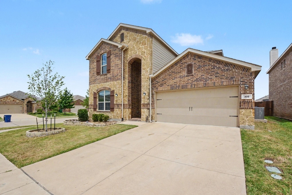 305 Pitt Circle - Photo 0