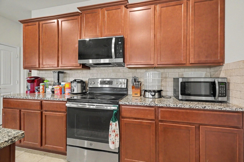 305 Pitt Circle - Photo 3