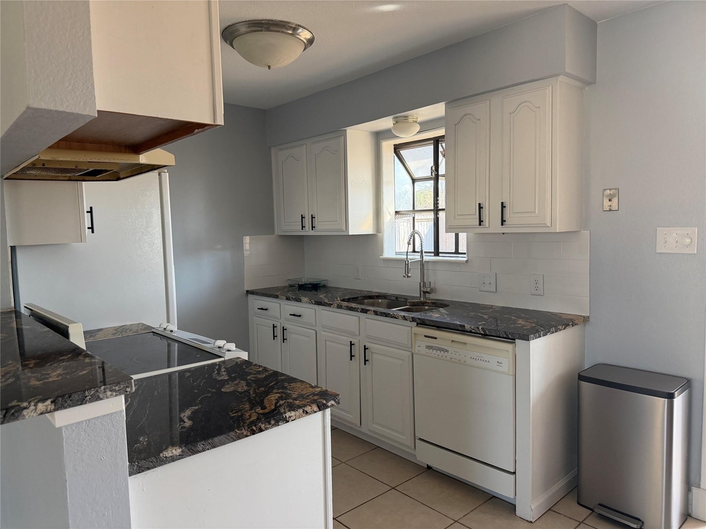 5033 Wagon Wheel Avenue - Photo 2