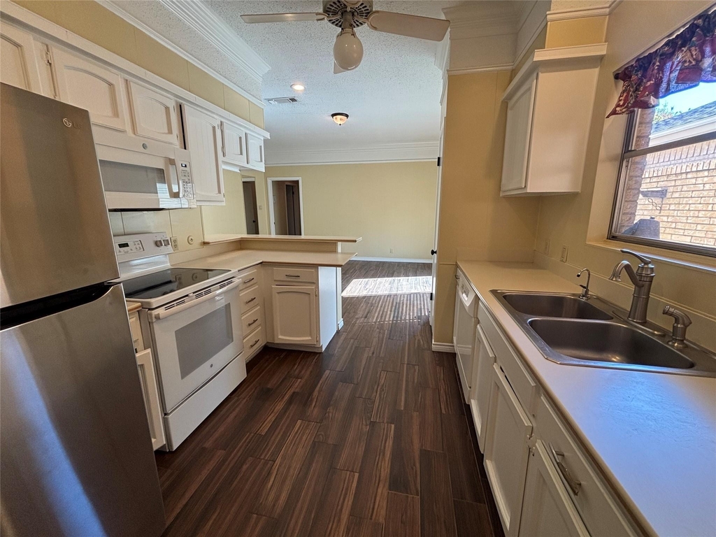 4702 Ranch View Road - Photo 14