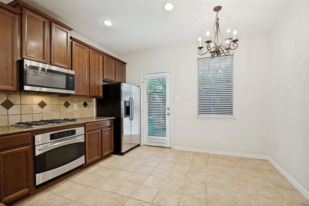 7925 Hannah Street - Photo 6