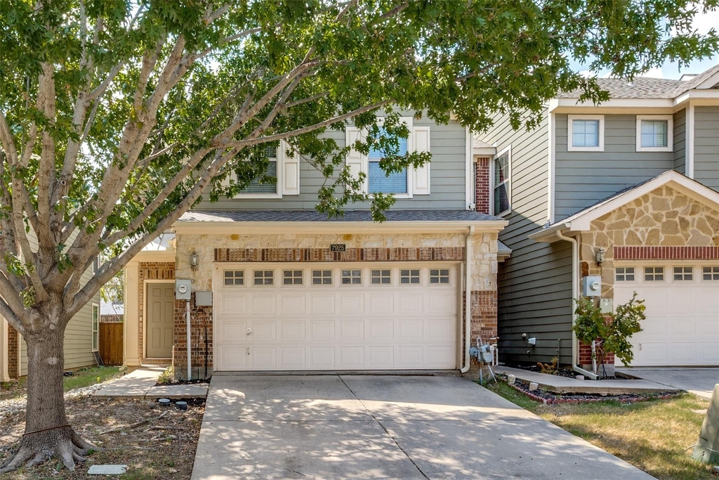 7925 Hannah Street - Photo 0