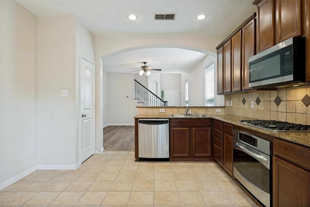 7925 Hannah Street - Photo 8