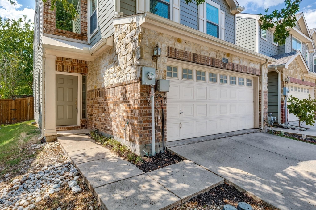 7925 Hannah Street - Photo 1