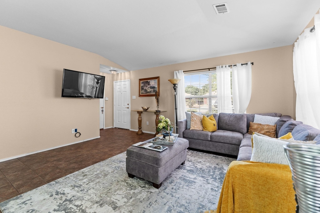 729 Pheasant Road - Photo 5
