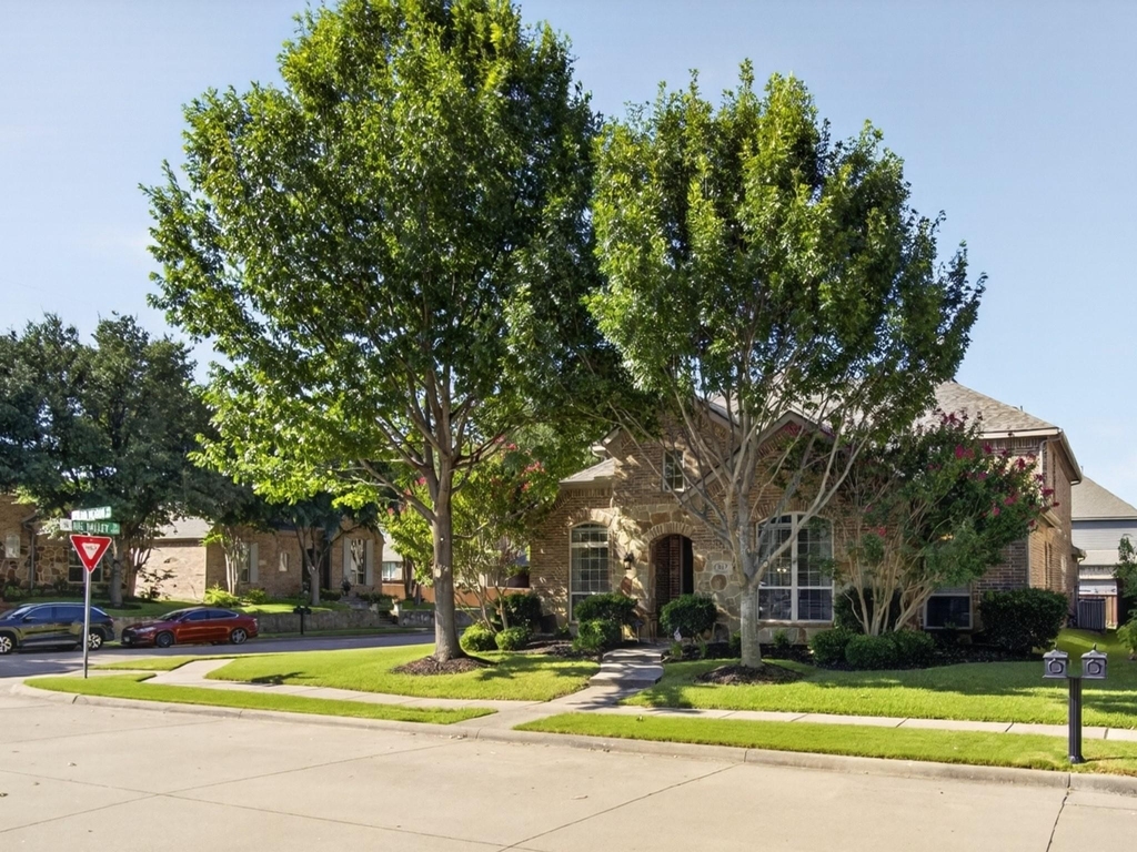 842 Sun Meadow Road - Photo 2