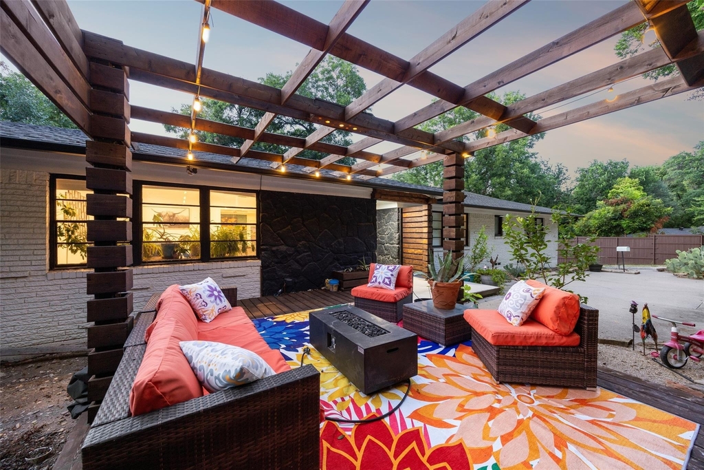 1657 Nob Hill Road - Photo 1