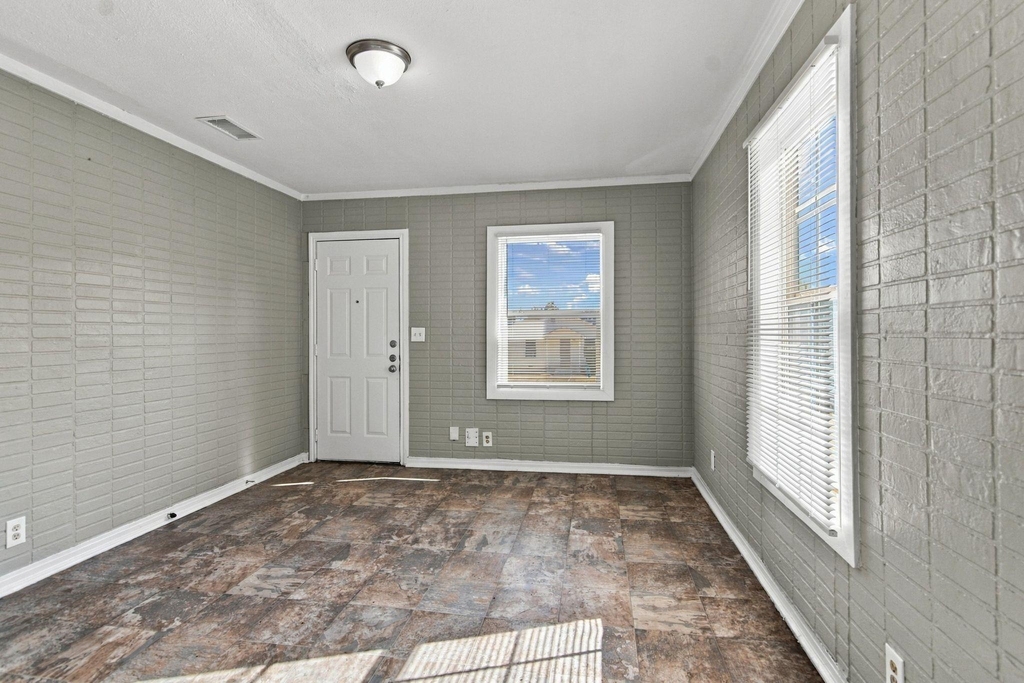 5408 Como Drive - Photo 1