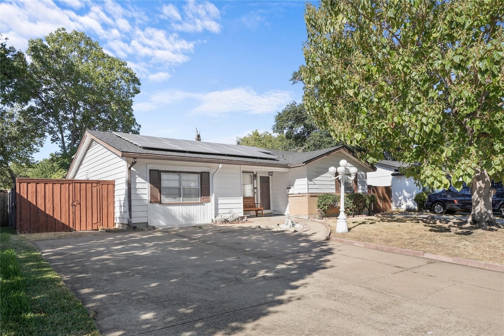 1809 Anderson Street - Photo 2