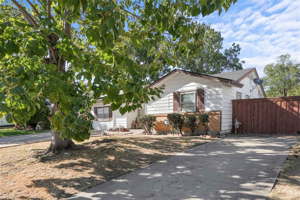 1809 Anderson Street - Photo 1