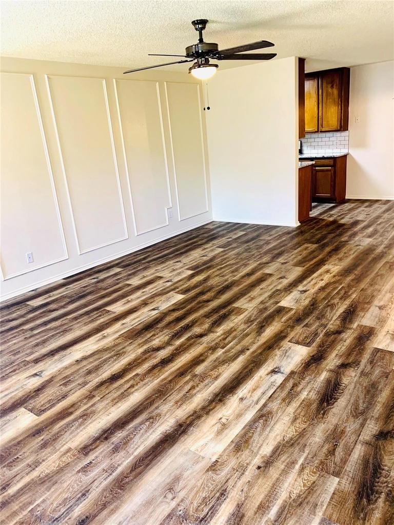 2305 Kingsford Court - Photo 2