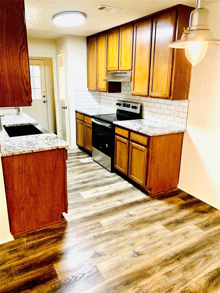 2305 Kingsford Court - Photo 3