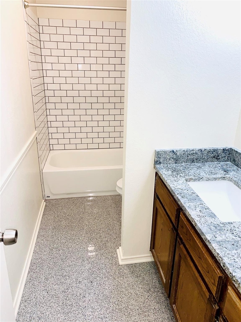 2305 Kingsford Court - Photo 7