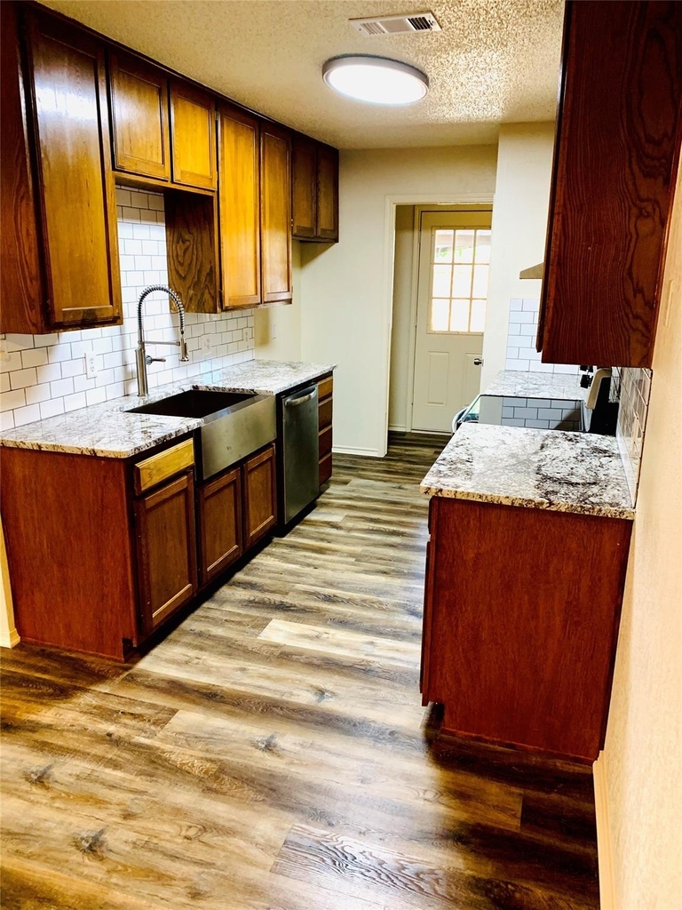 2305 Kingsford Court - Photo 4