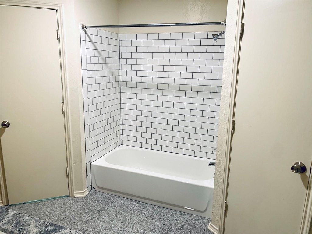 2305 Kingsford Court - Photo 6