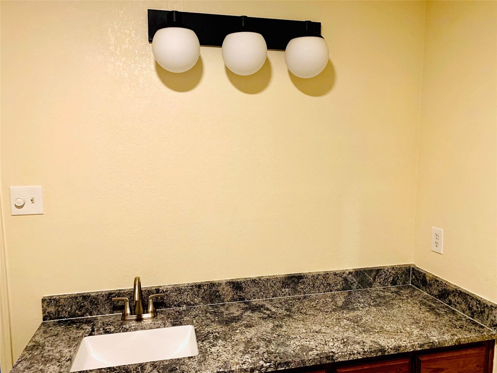 2305 Kingsford Court - Photo 8