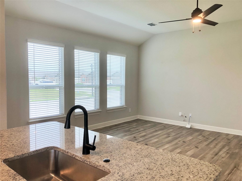 604 Harbor Oaks Drive - Photo 4
