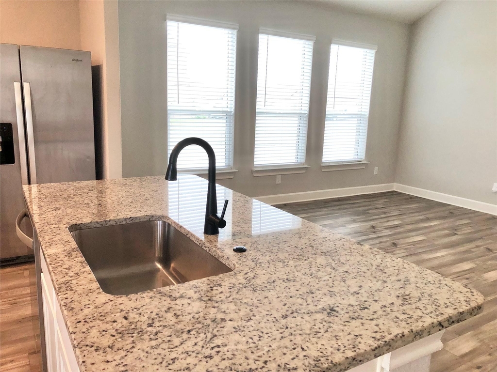 604 Harbor Oaks Drive - Photo 7