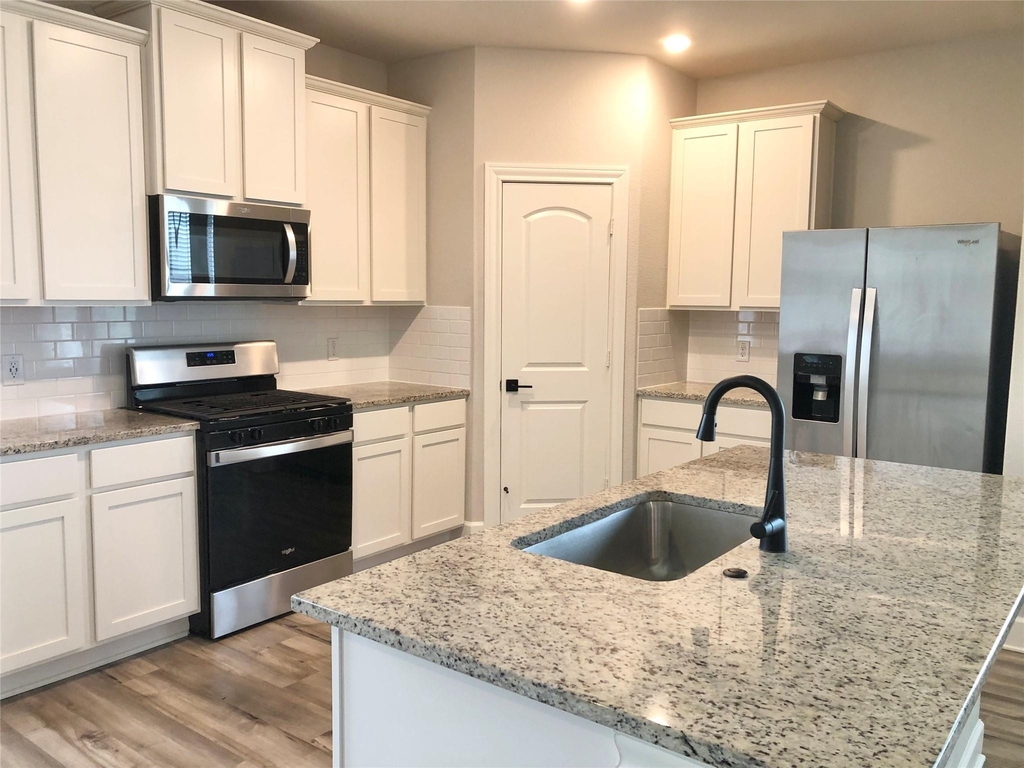 604 Harbor Oaks Drive - Photo 5