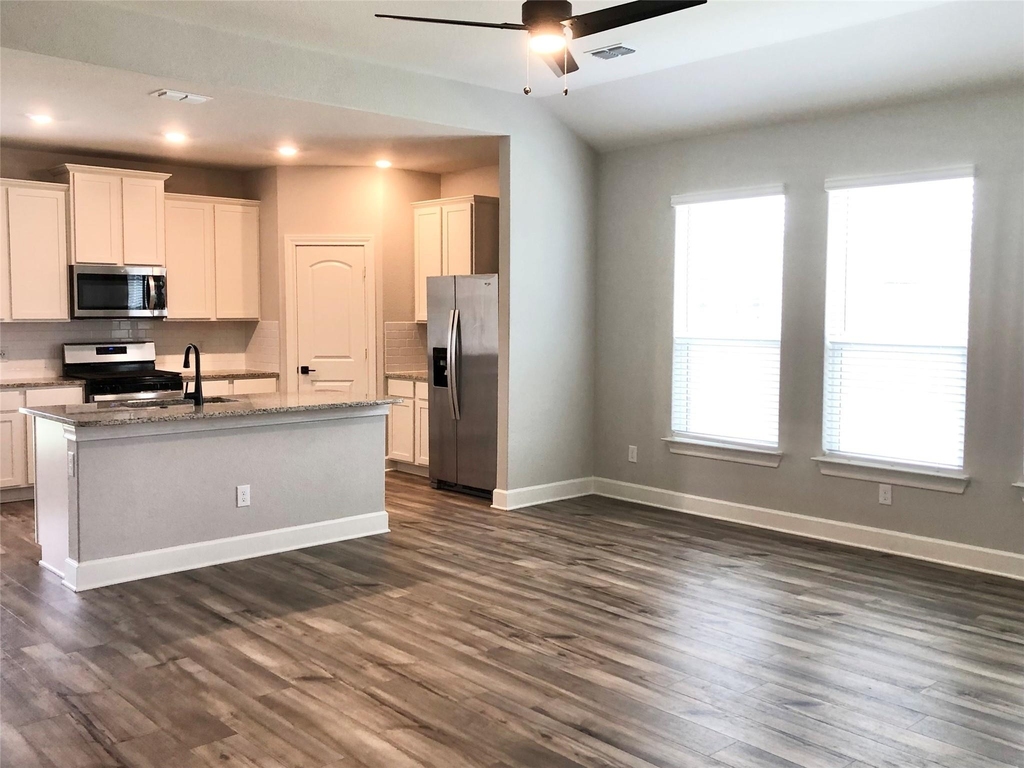 604 Harbor Oaks Drive - Photo 3