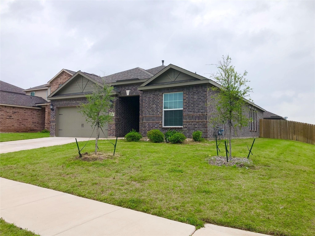604 Harbor Oaks Drive - Photo 1