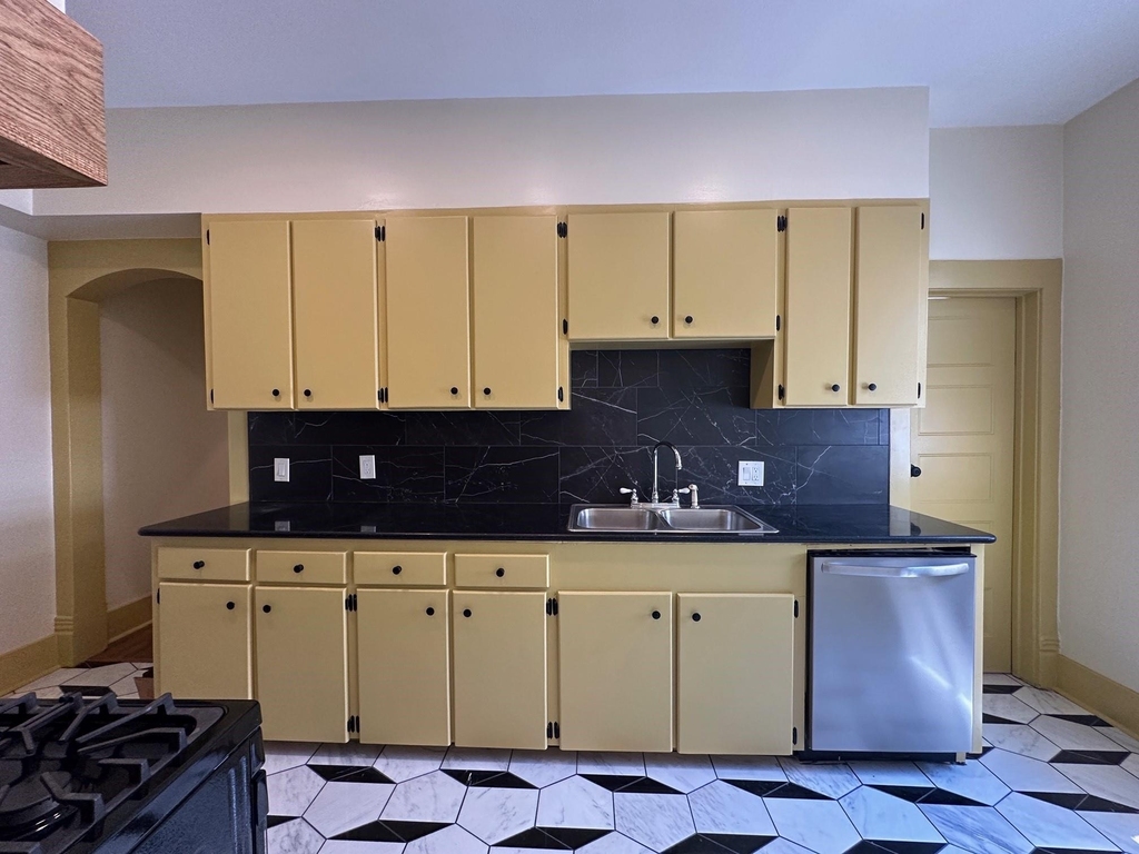 4910 Victor Street - Photo 10