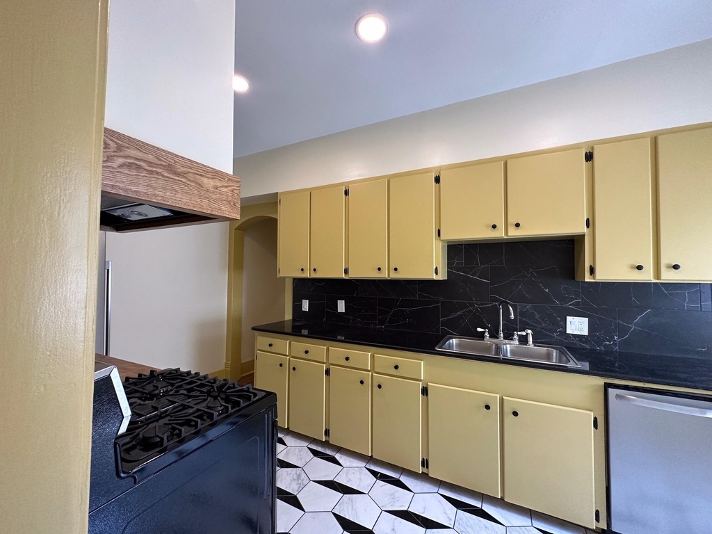 4910 Victor Street - Photo 11