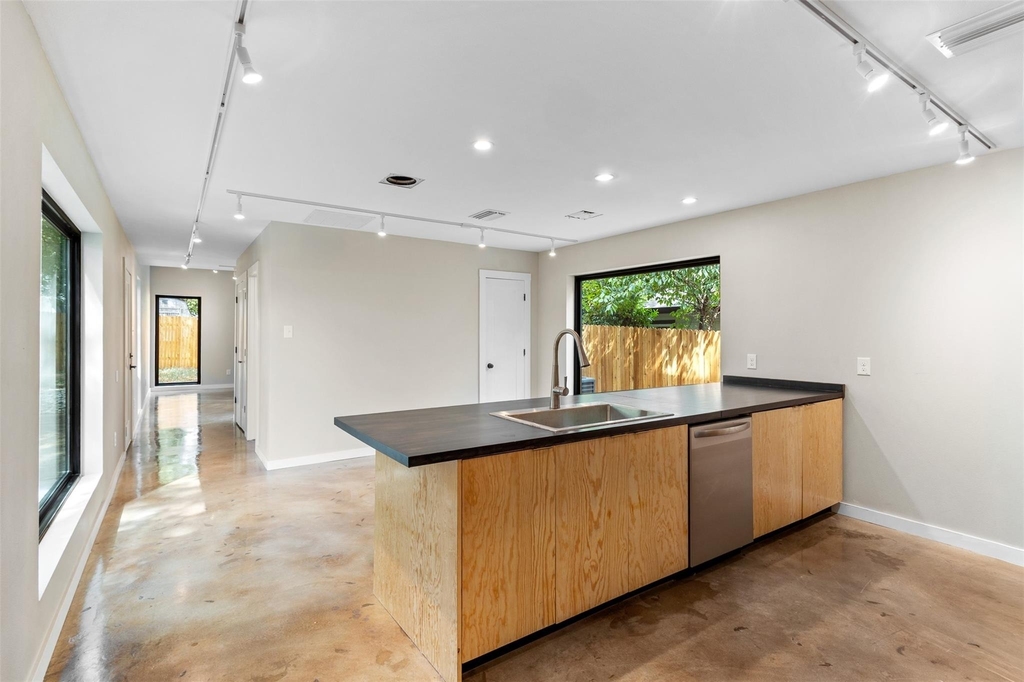 957 Woods Avenue - Photo 3