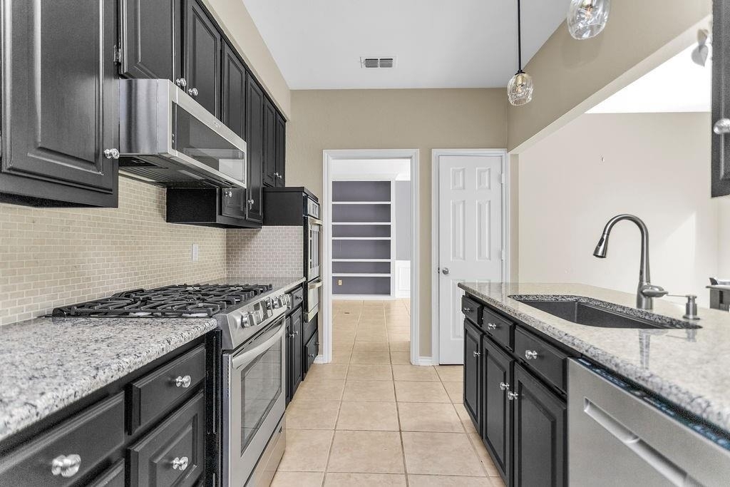 1909 Highland Park Circle - Photo 10