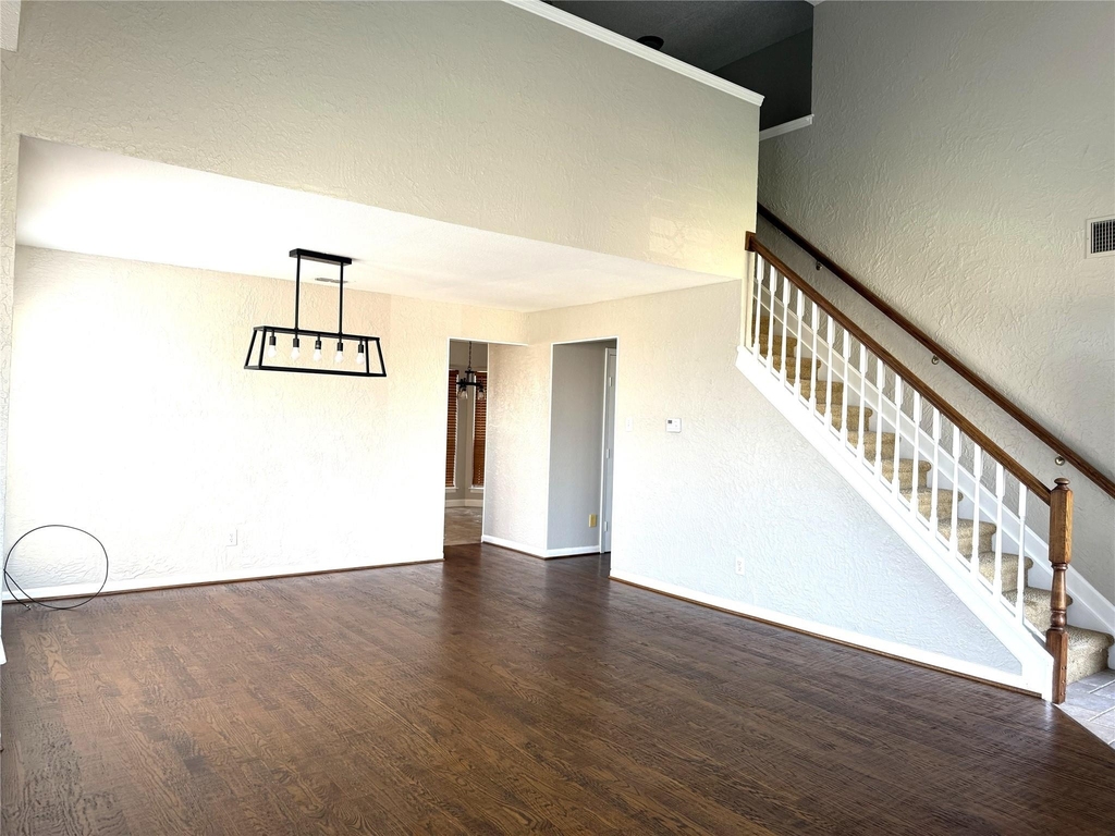8212 Tavaros Drive - Photo 4