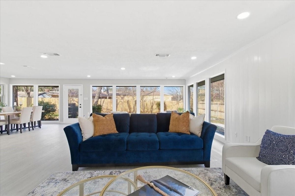 1509 University Drive - Photo 2