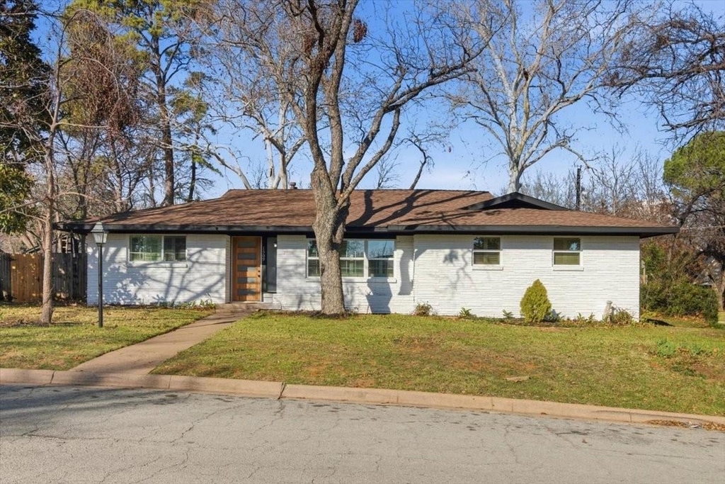 1509 University Drive - Photo 0