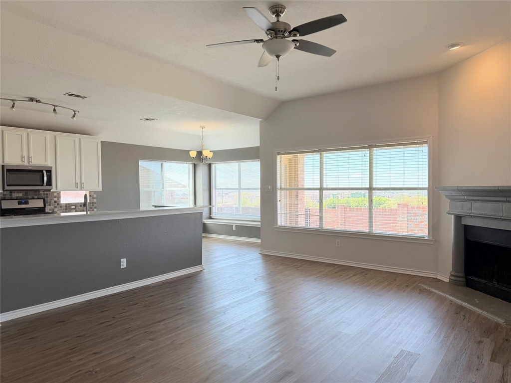 2821 Saddlebred Trail - Photo 2