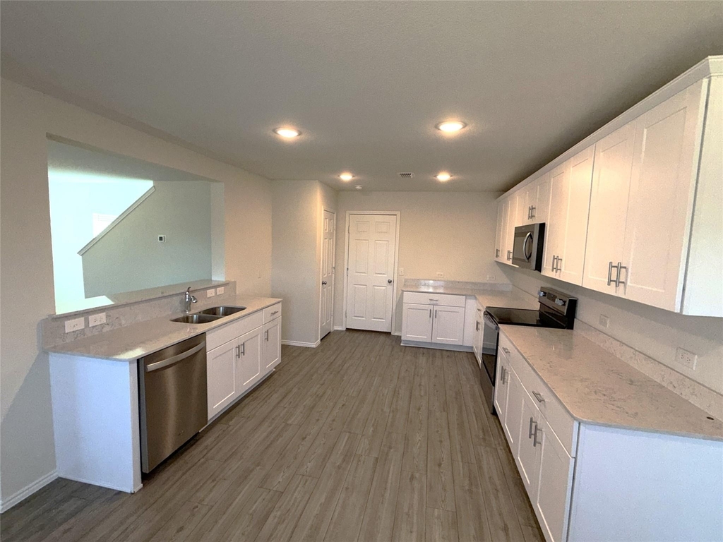 366 Lake Erie Drive - Photo 7