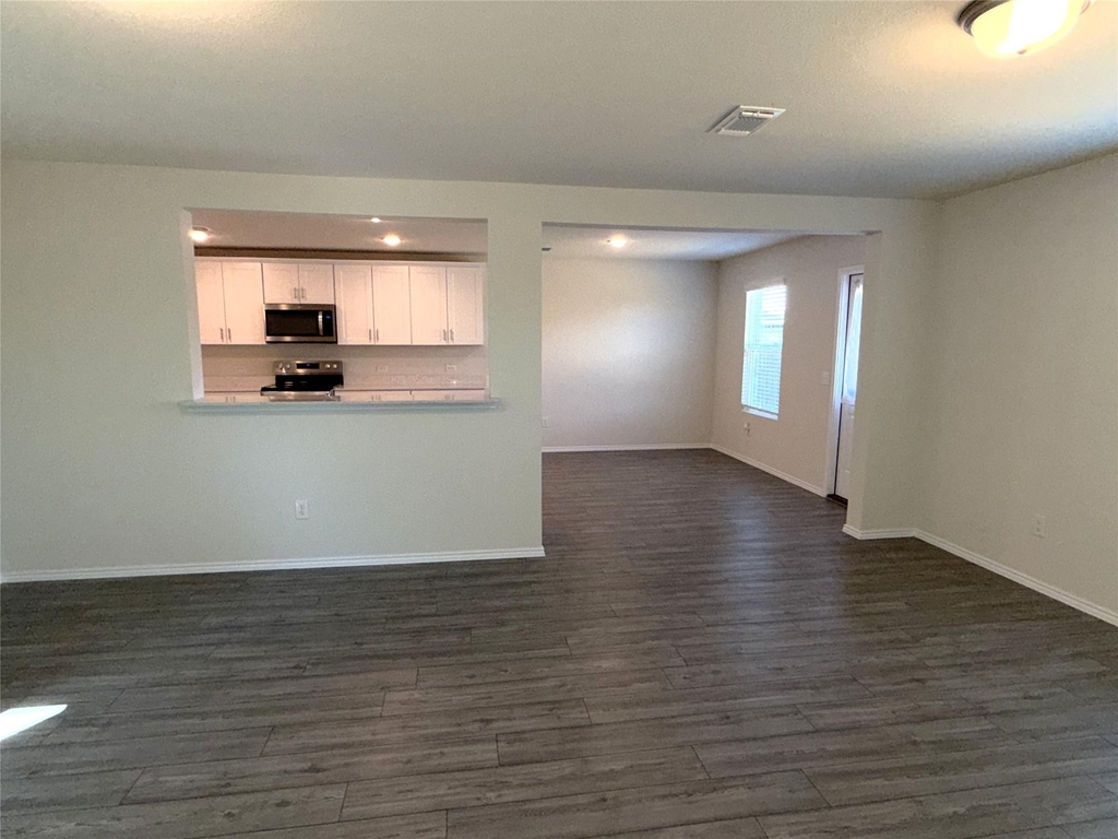 366 Lake Erie Drive - Photo 4