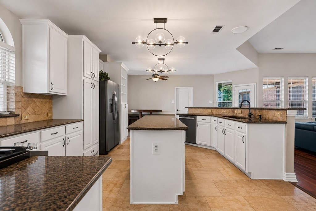 1001 Lochness Lane - Photo 4