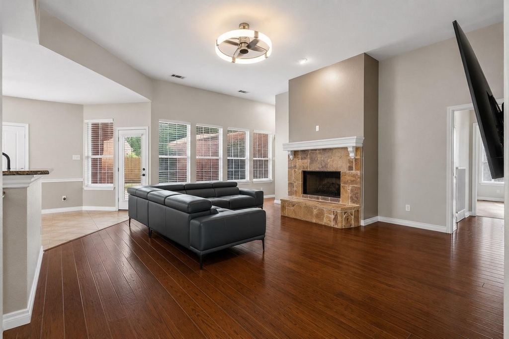 1001 Lochness Lane - Photo 8