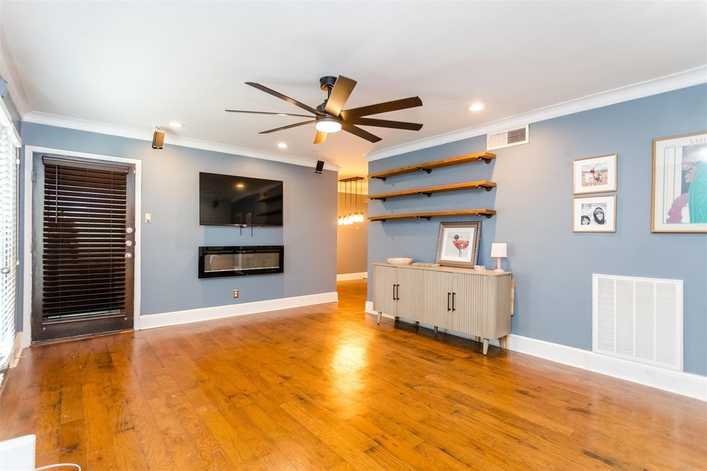 10203 Regal Oaks Drive - Photo 3