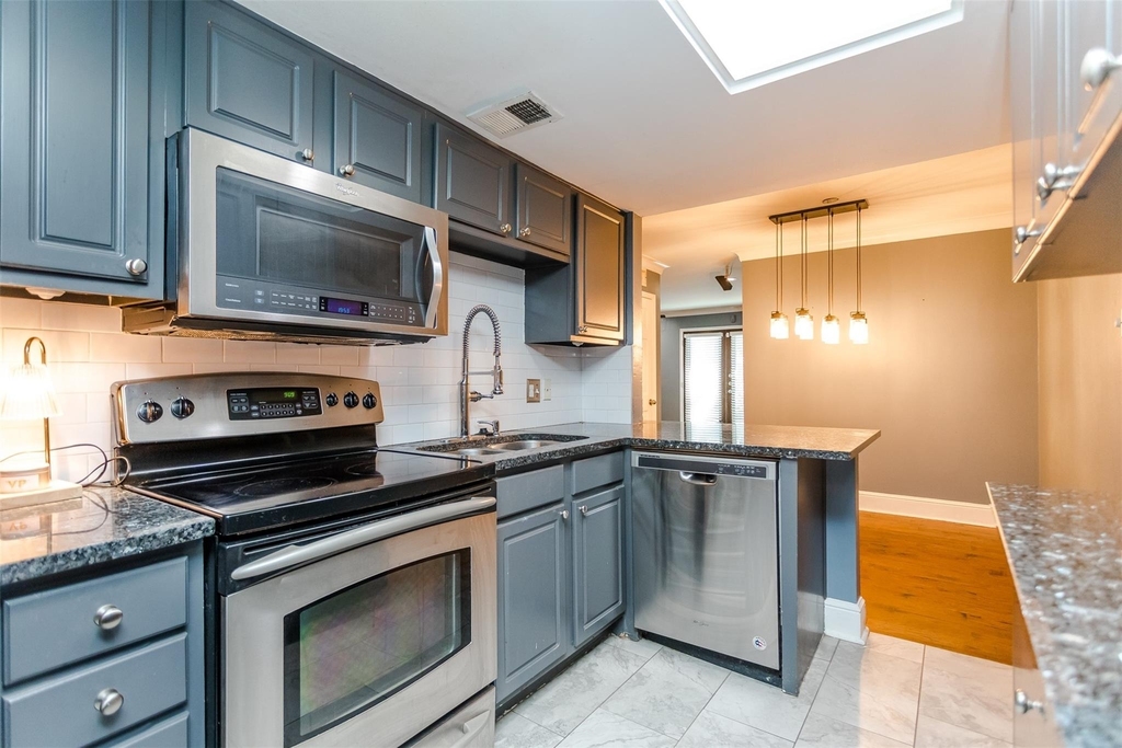 10203 Regal Oaks Drive - Photo 5