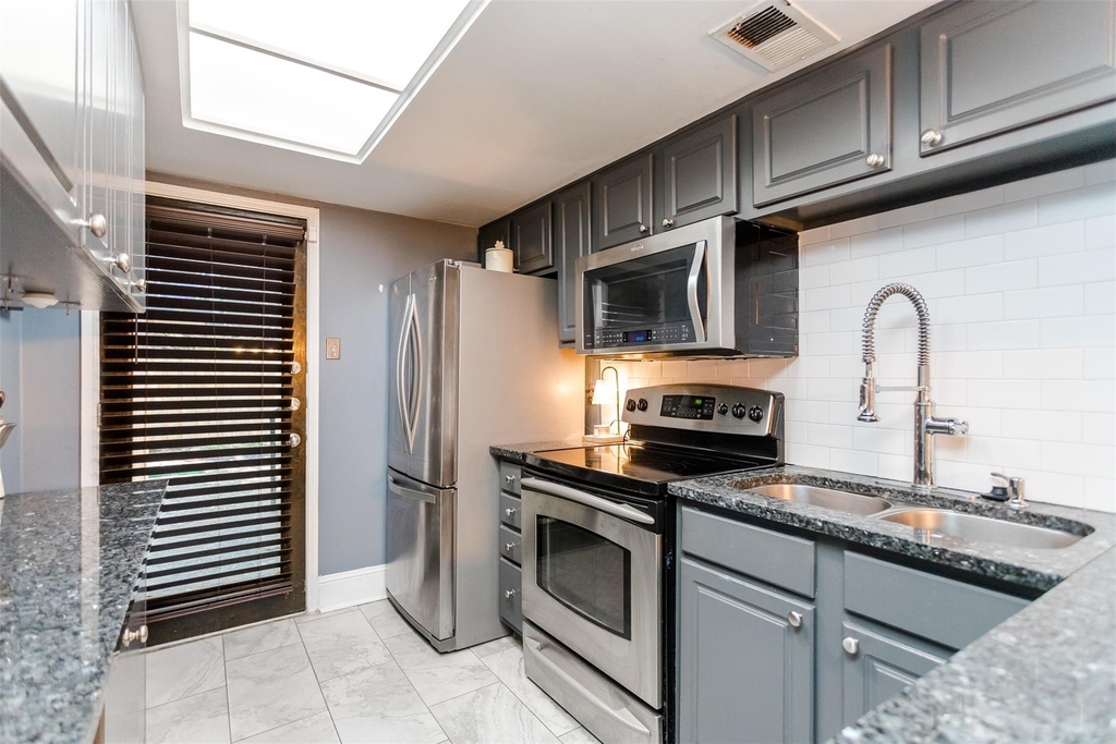 10203 Regal Oaks Drive - Photo 6